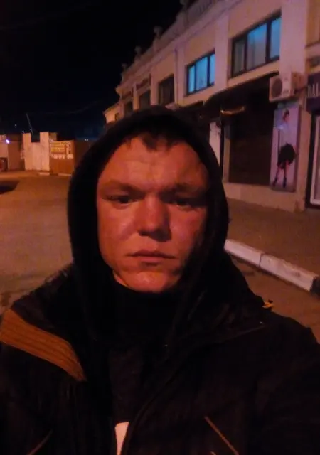 Стас из Ялты, мне 27, познакомлюсь на одну ночь