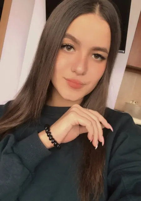 Я Лера, 23, из Екатеринбурга, ищу знакомства без обязательств