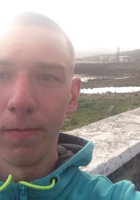 Я Саша, 27, из Мурманска, ищу знакомства без обязательств