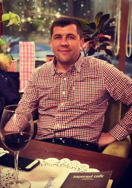 Дмитрий из Алчевска, ищу на сайте приятное времяпровождение