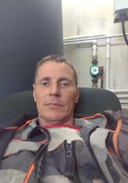 Я Александр, 40, из Елизова, ищу знакомства без обязательств