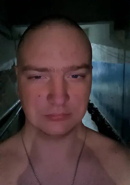 Я Михаил, 23, из Донецка, ищу знакомства без обязательств