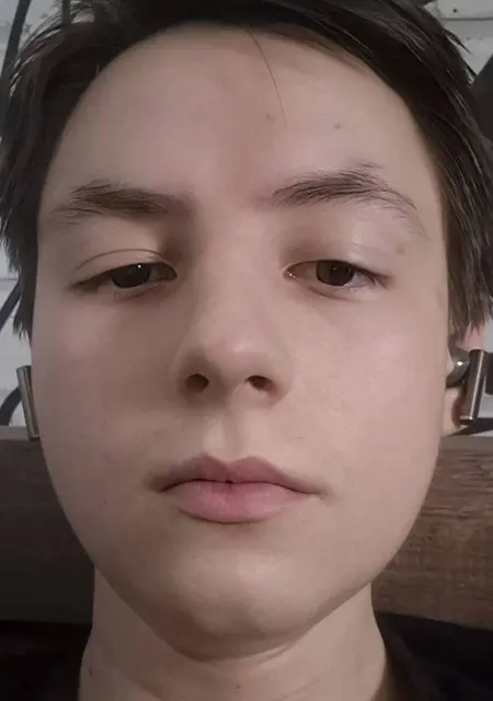 Я Антон, 21, из Тулы, ищу знакомства без обязательств