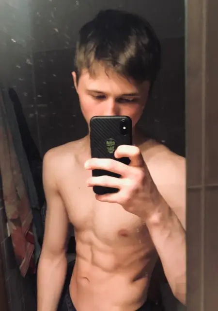 Я Никита, 21, из Коломны, ищу знакомства без обязательств