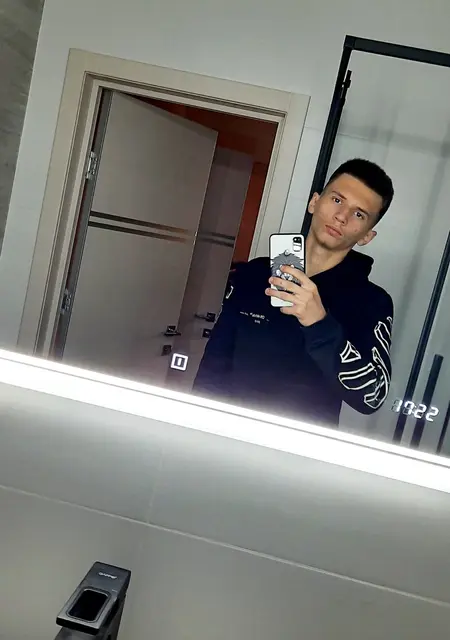 Я Андрей, 21, из Астрахани, ищу знакомства без обязательств