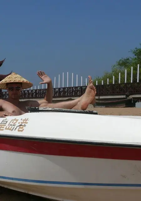 Playboy из Томска, ищу на сайте знакомства на одну ночь