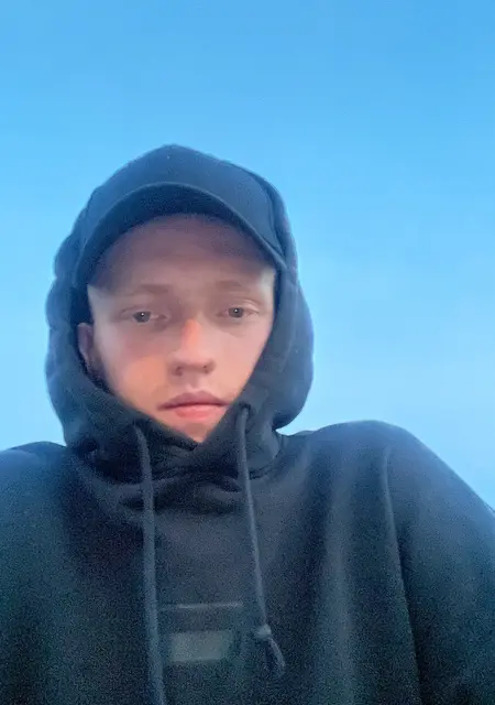 Я Евгений, 28, из Сыктывкара, ищу знакомства на одну ночь