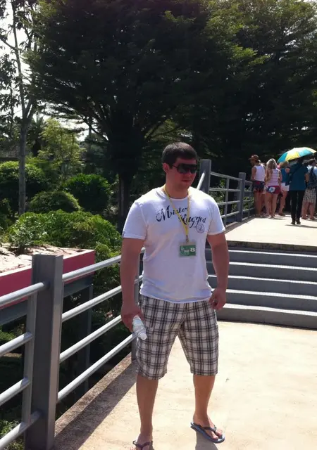 Я Артем, 40, знакомлюсь на одну ночь в Ноябрьске