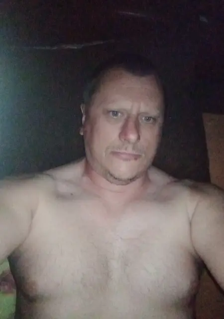 Андрей из Калининграда, мне 52, познакомлюсь для приятного времяпровождения