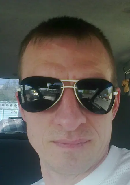 Артём из Климовска, ищу на сайте знакомства на одну ночь