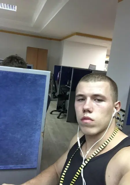 Я Олег, 30, из Пскова, ищу знакомства без обязательств