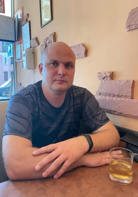 Влад из Донецка, мне 36, познакомлюсь без обязательств