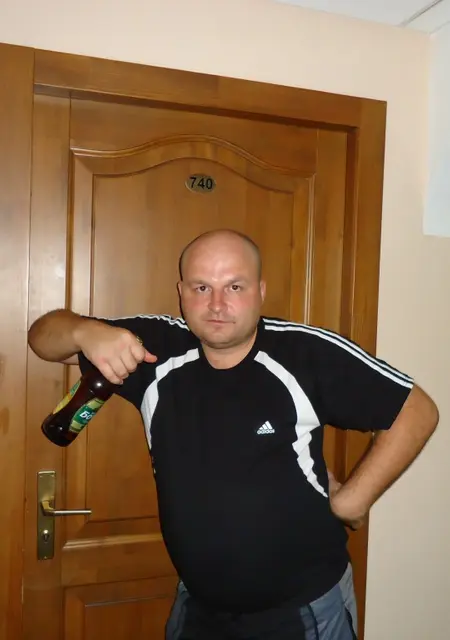 Алекс из Карпинска, мне 48, познакомлюсь на одну ночь