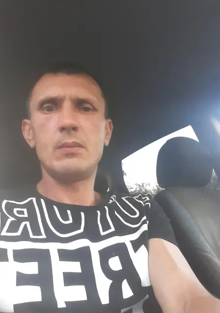 Я Виталик, 44, из Пскова, ищу знакомства без обязательств