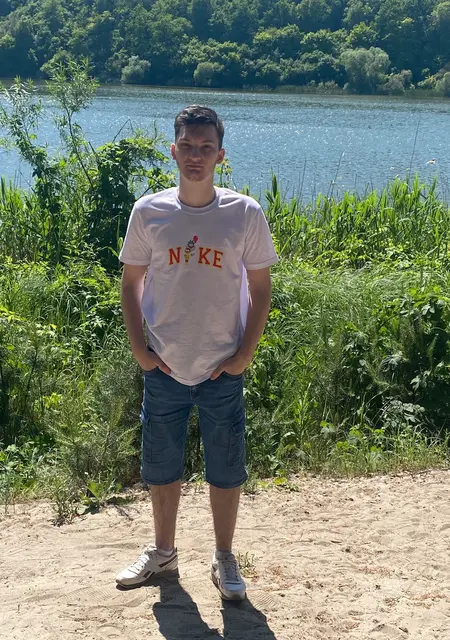 Игорь из Белгорода, мне 20, познакомлюсь для открытые отношения