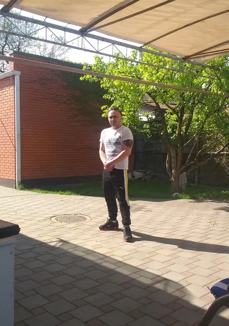 Денис из Азова, ищу на сайте знакомства на одну ночь