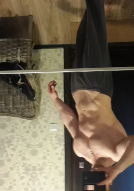 Слава из Гатчины, мне 38, познакомлюсь на одну ночь