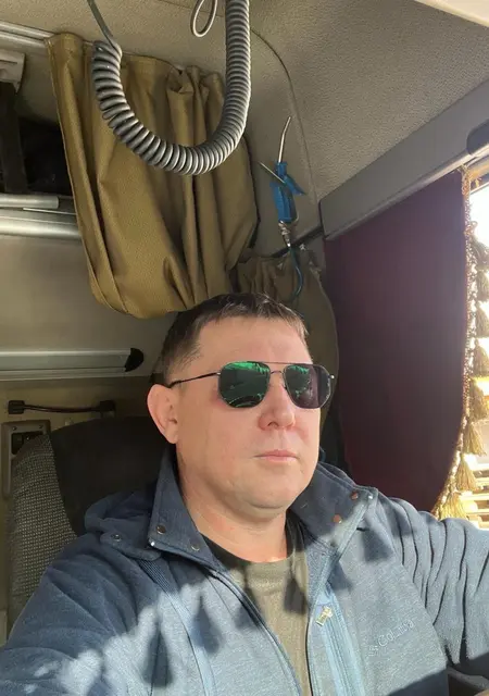 Денис из Иркутска, ищу на сайте знакомства на одну ночь