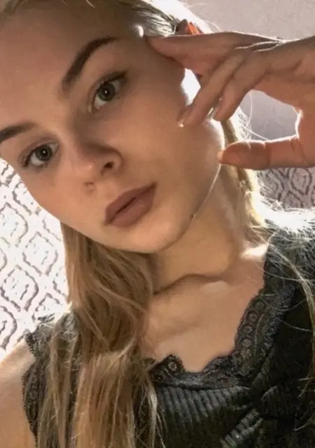 Я Ника, 23, из Благовещенска, ищу знакомства на одну ночь