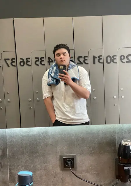 Я Иван, 20, из Улан-Удэ, ищу знакомство для открытые отношения