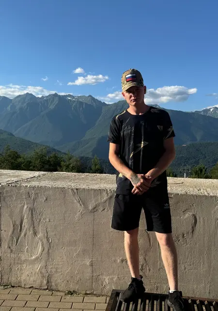 Я Виталя, 22, знакомлюсь для открытые отношения в Серове