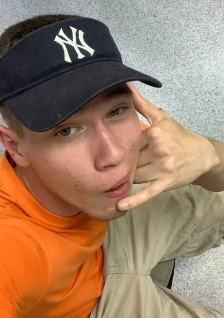 Виталий из Череповца, ищу на сайте знакомства на одну ночь