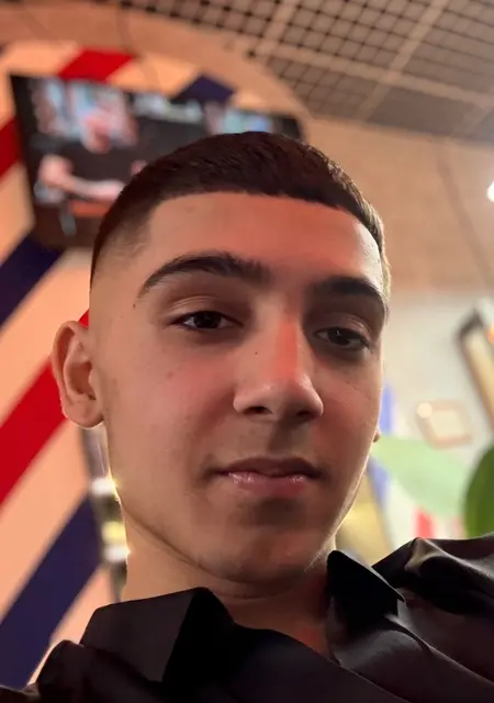 Я Damir, 18, знакомлюсь на одну ночь в Омске