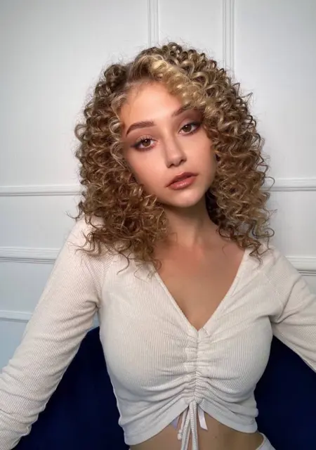 Я Vii, 24, знакомлюсь для вирта в Санкт-Петербурге