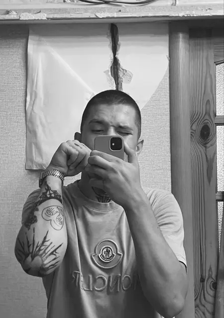 Я Макс, 18, из Ярославля, ищу знакомства без обязательств