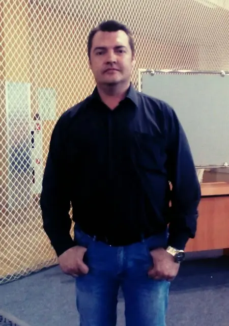 Олег из Великого Новгорода, мне 48, познакомлюсь без обязательств