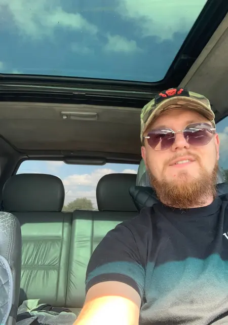 Евгений из Феодосии, мне 29, познакомлюсь для общения