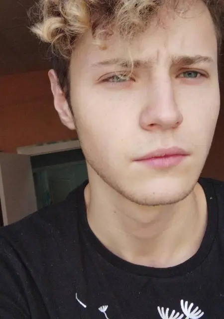 Егор из Курска, ищу на сайте знакомства на одну ночь