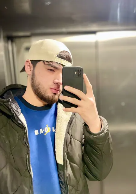 Я Элдор, 21, из Челябинска, ищу знакомства на одну ночь