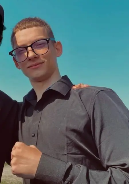 Я Сергей, 20, знакомлюсь на одну ночь в Корсакове