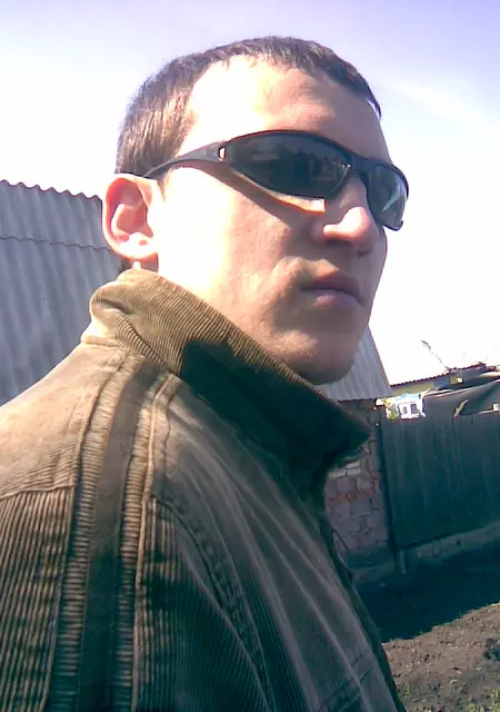 Я Женя, 43, из Гукова, ищу знакомство для приятного времяпровождения