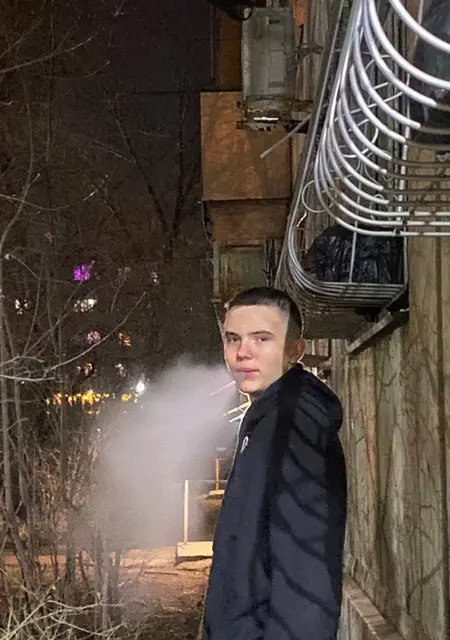 Александр из Волгограда, мне 18, познакомлюсь без обязательств