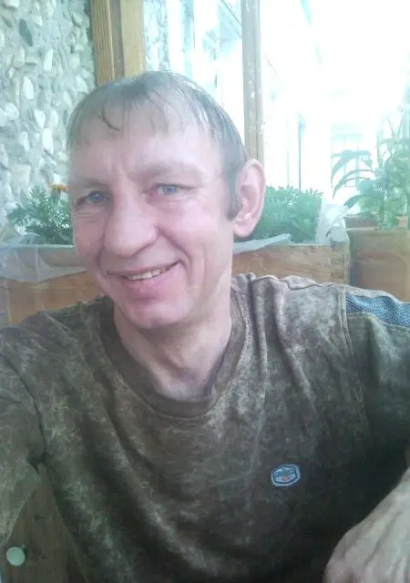 Я Александр, 62, знакомлюсь без обязательств в Екатеринбурге