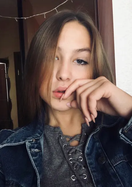 Арина из Екатеринбурга, ищу на сайте вирта