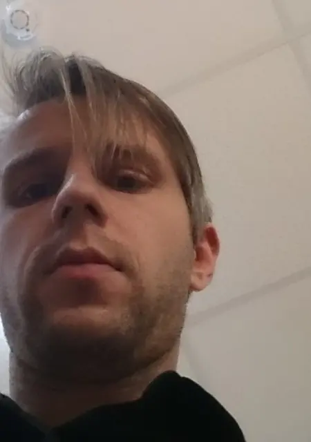 Alex из Гатчины, мне 40, познакомлюсь для общения