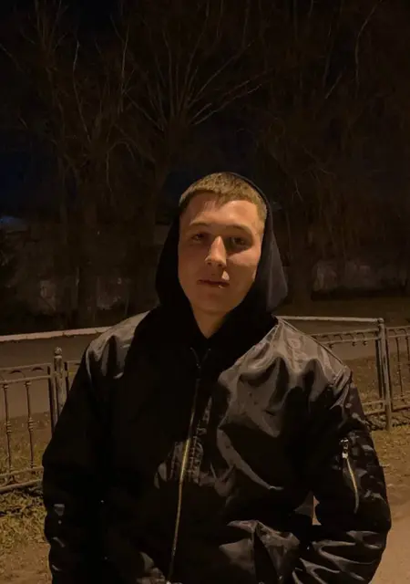 Я Илья, 19, из Омска, ищу знакомство для общения