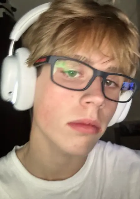 Я Саша, 19, знакомлюсь для открытые отношения в Сочи