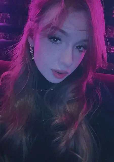 Аня из Санкт-Петербурга, мне 23, познакомлюсь без обязательств