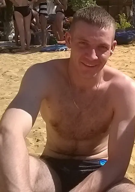 Максим из Каменска, ищу на сайте знакомства на одну ночь