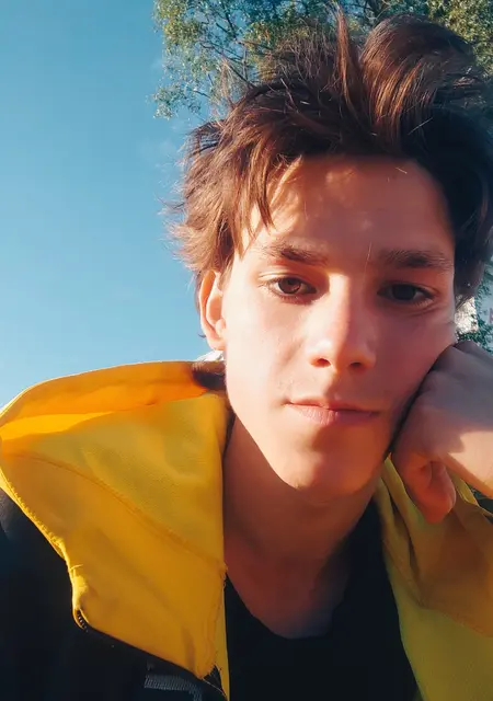 Дмитрий из Батырева, мне 21, познакомлюсь без обязательств