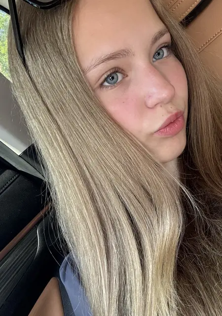 Я Амелия, 18, из Москвы, ищу знакомство для вирта