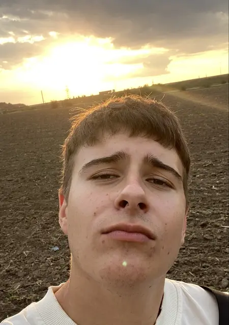 Я Арсений, 18, из Волгограда, ищу знакомство для постоянных отношений