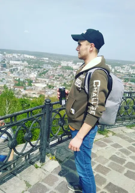 Dima из Луцка, мне 28, познакомлюсь без обязательств