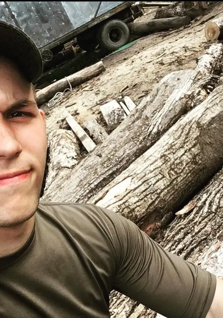 Я Денис, 27, из Магадана, ищу знакомство для общения