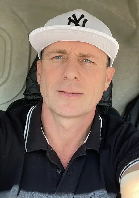 Я Сергей, 51, из Екатеринбурга, ищу знакомство для приятного времяпровождения