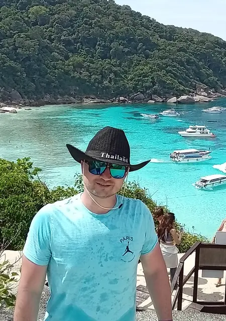 Влад из Хабаровска, ищу на сайте знакомства на одну ночь